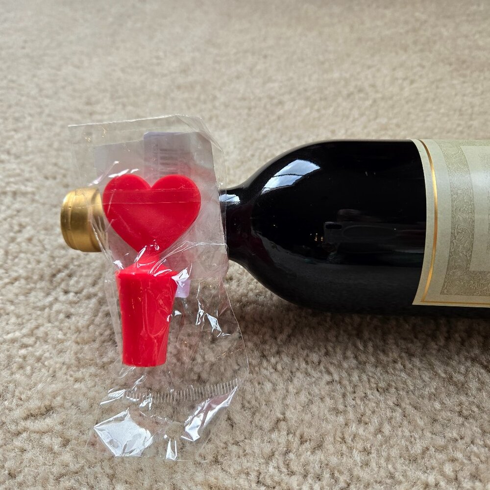 NEW Red Heart Silicone Wine Stopper - Picture 1 of 1
